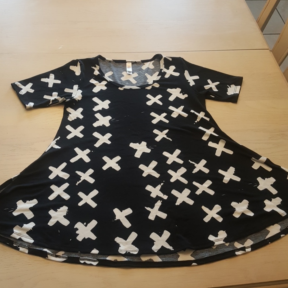 🔥LULAROE PERFECT TEE🔥 - Picture 2 of 5